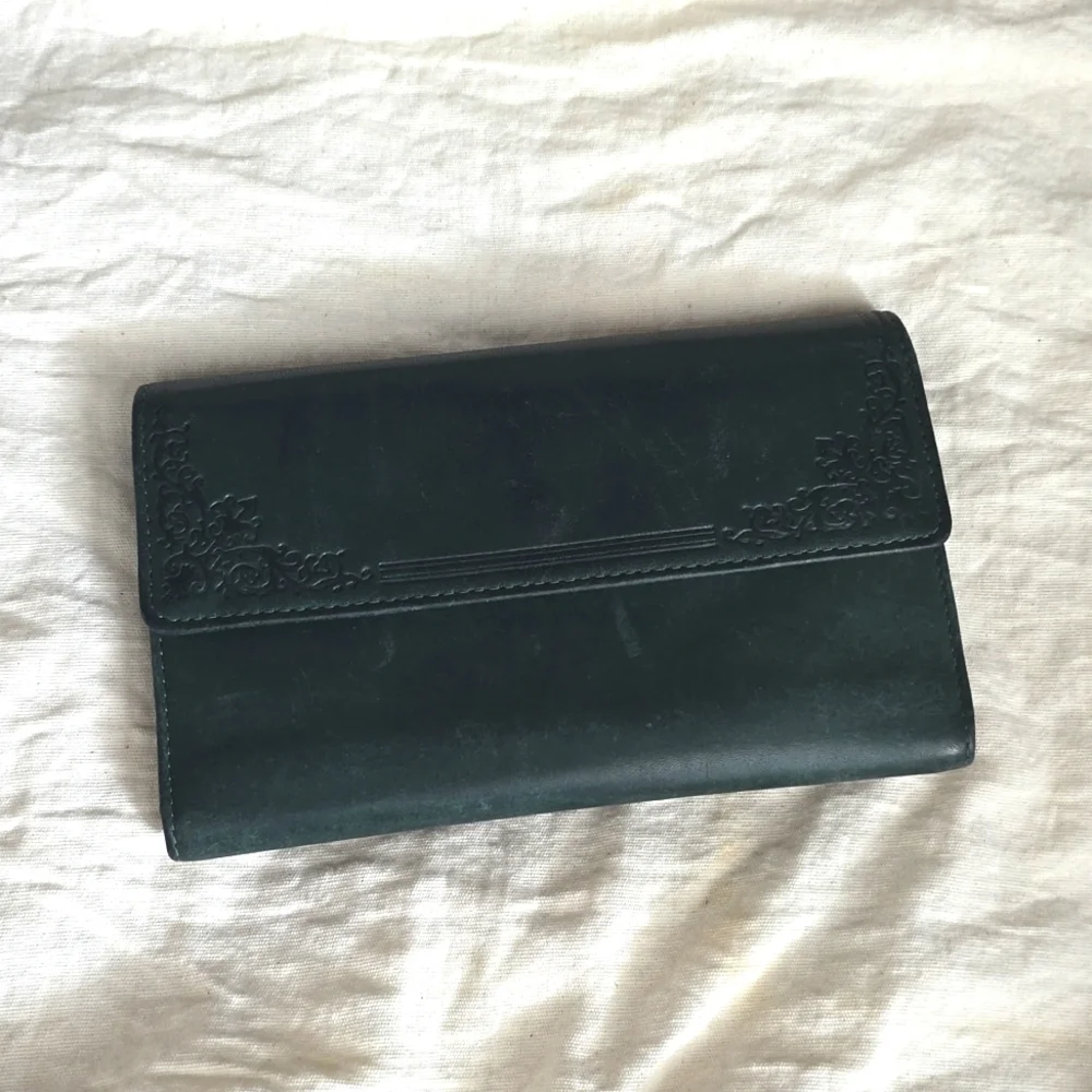 Vintage Women's Dark Green Leather Wallet with Embossed Detail - Picture 1 of 4